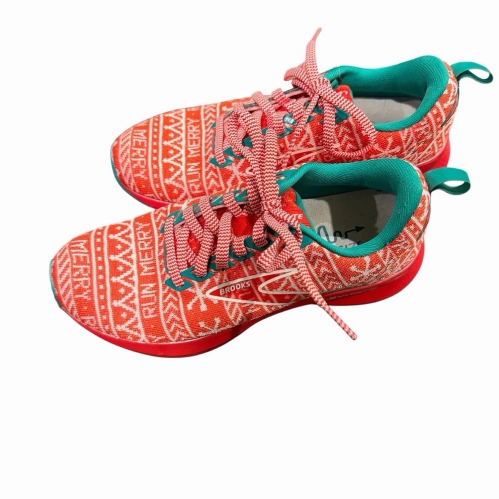 Brooks Levitate 5 Running Shoes Christmas Red/White/Green Women's Size 6